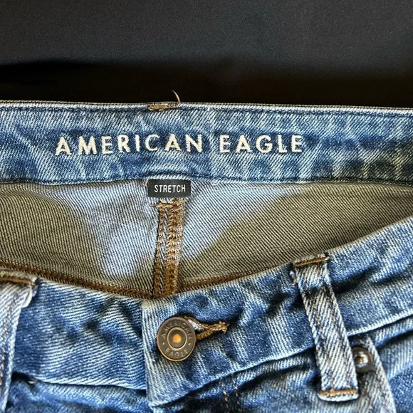 American Eagle Outfitters Women's Blue Distressed Curve Mom Jeans - Picture 3 of 9